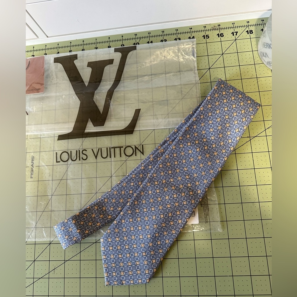 Louis Vuitton designer beautiful blue silk tie made in Italy 🇮🇹